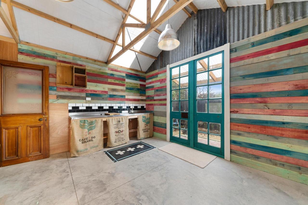 The Walnut Tree House - Martinborough Holiday Home Luaran gambar